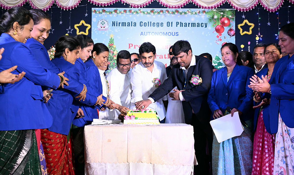 Semi Christmas 2024 - Image 17